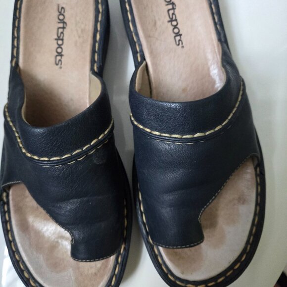 Gently worn comfy Softspots size 6.5 sandal - Picture 2 of 4